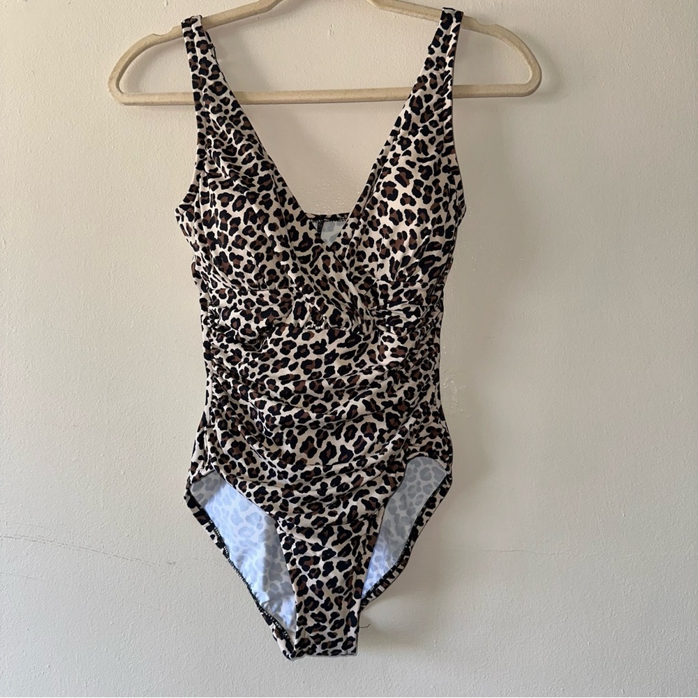 NWOT Shape + Style by Aqua Green One Piece Cheetah Print bathing suit Size: 6